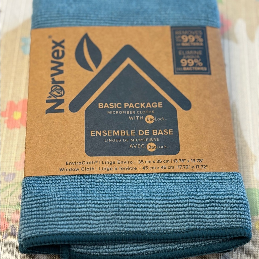 Norwex Basic Package Teal/Leaves
Enviro cloth and Window cloth